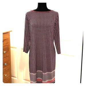 Stretchy 3/4 sleeves. Length is just below knee